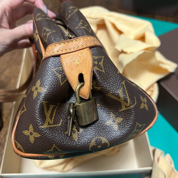 DISCONTINUED 100% AUTHENTIC Louis Vuitton Monogram Montorgueil PM - Picture 7 of 13